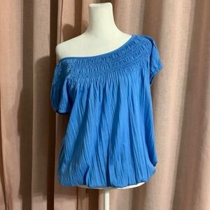 Daisy Fuentes Blue Babydoll Smocked Neck Off-Shoulder Top Large